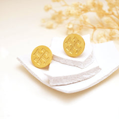 Tory Burch Cutout Logo Round Stud Earrings – Gold Finish